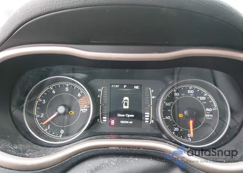 2017 Jeep Cherokee Latitude 4X4 z USA, uszkodzony, nr VIN 1C4PJMCB7HW665597